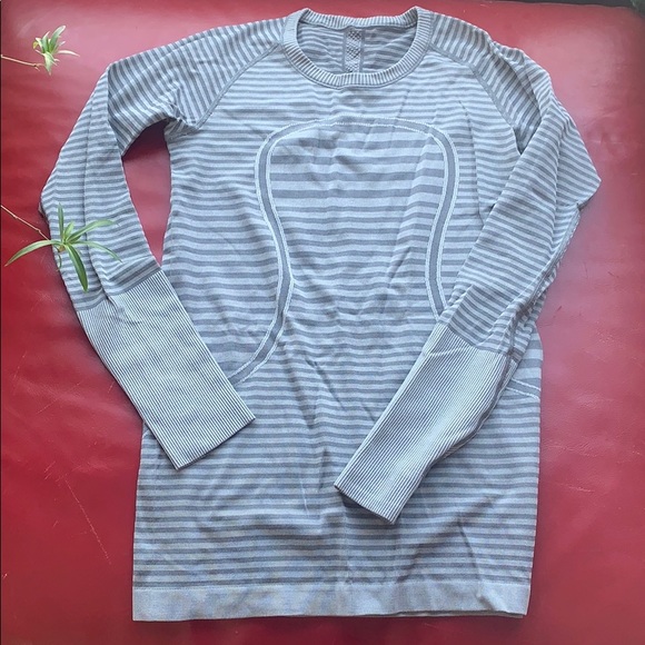 Lululemon long sleeve 8 like new